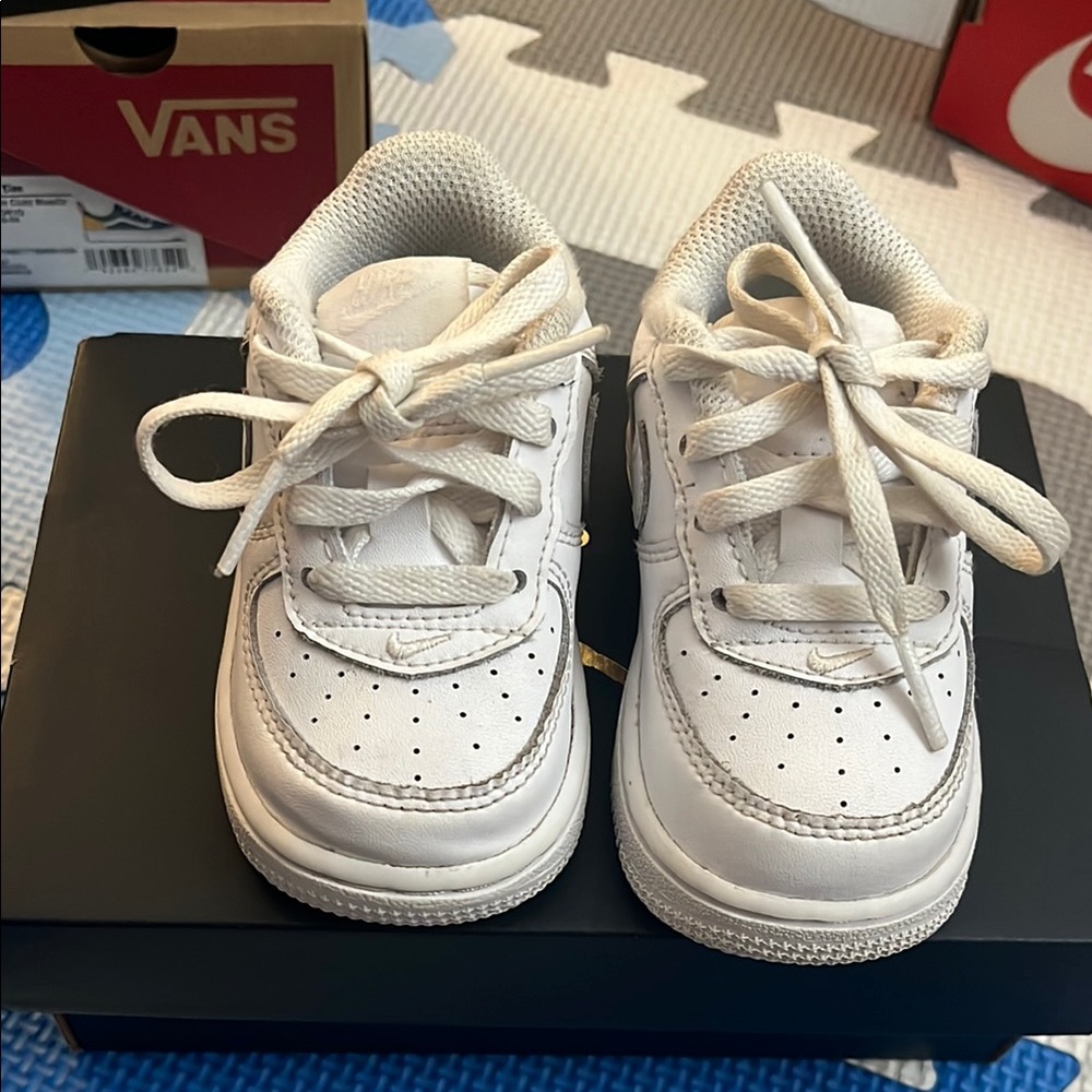 Nike White Air Force 1